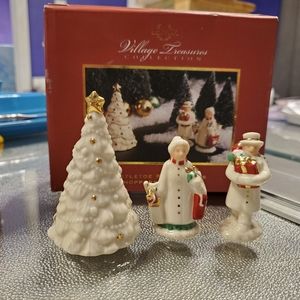 Mistletoe Park series Shoppers and Tree